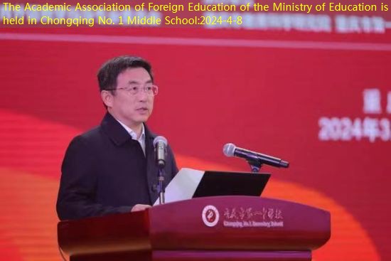 The picture shows Li Jinyu, a member of the Education Working Committee of the Chongqing Municipal Party Committee and deputy director of the Municipal Education Commission.Photo confidence in Chongqing No. 1 Middle School